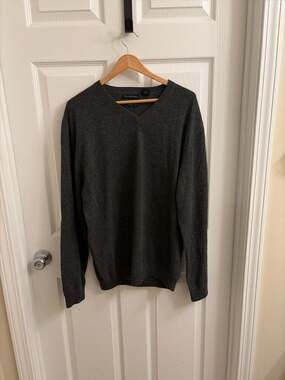W.H. Belk 100% Cashmere V-Neck Sweater Charcoal Grey Size L